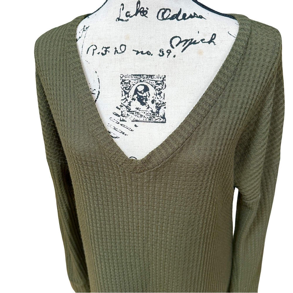 V-Neck Olive Waffle Knit Sweater with Side Slits - Picture 4 of 5